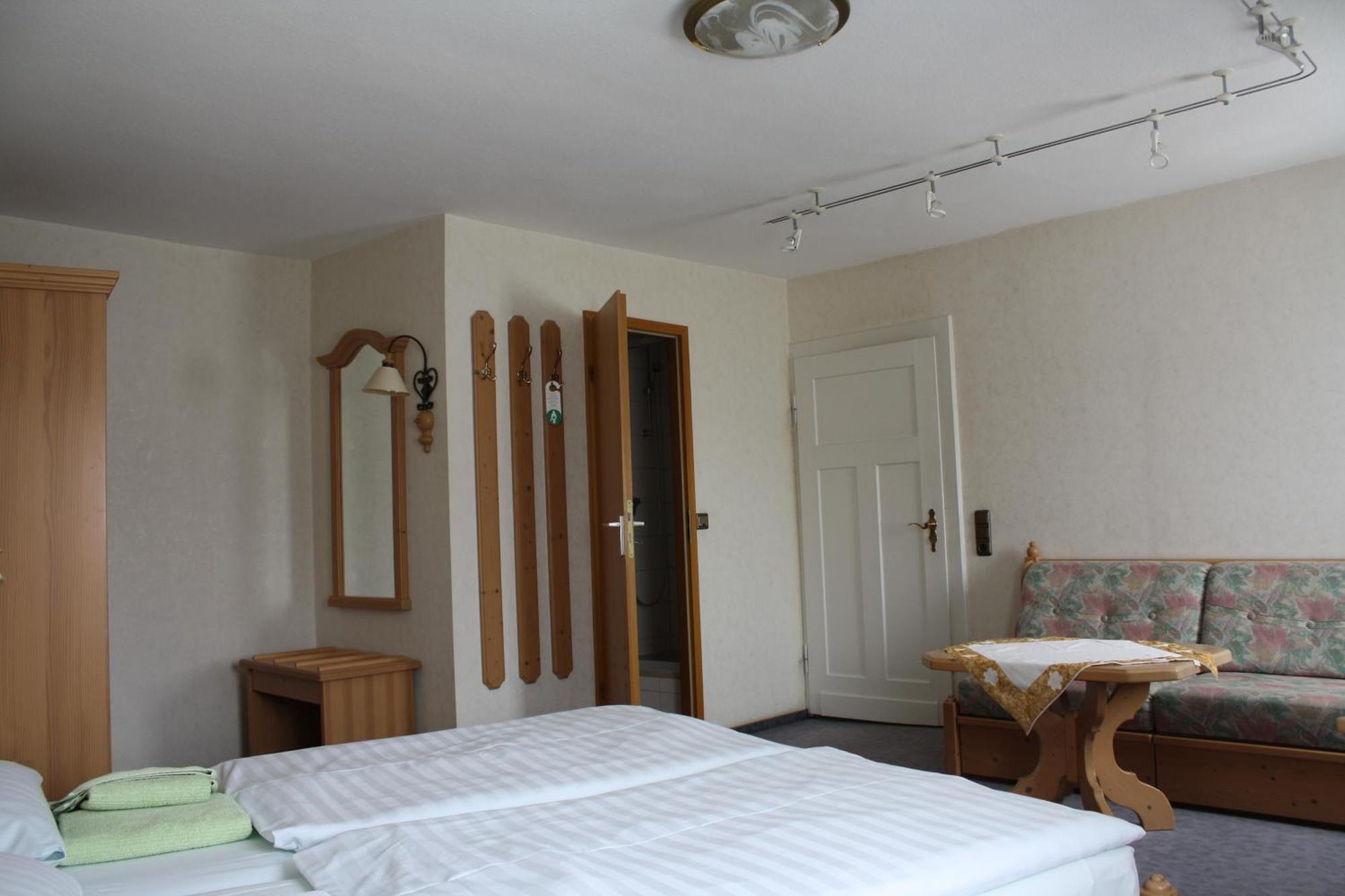 Hotel St. Hubertus Wallmerod エクステリア 写真